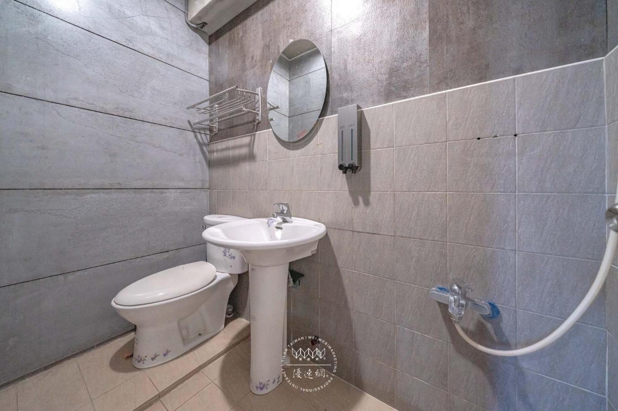 לודונג 羅東夜市 工業loft旅宿 Loft House מראה חיצוני תמונה